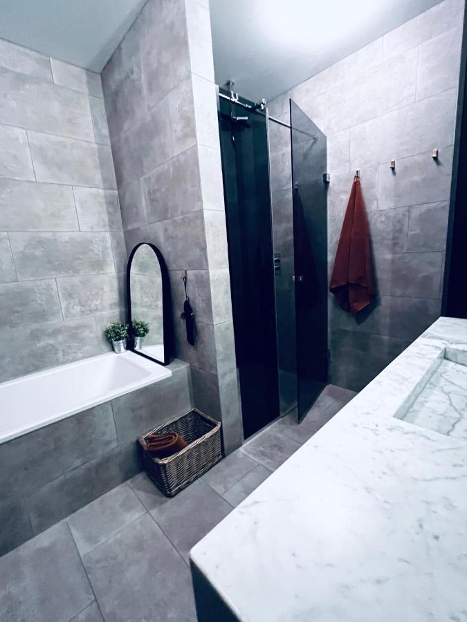 Apartment 2x Bedroom Luxury With Amazing Views! *